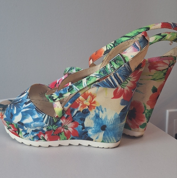 Ninewest, Size 7.5, Floral 4-inch heels - Picture 2 of 6